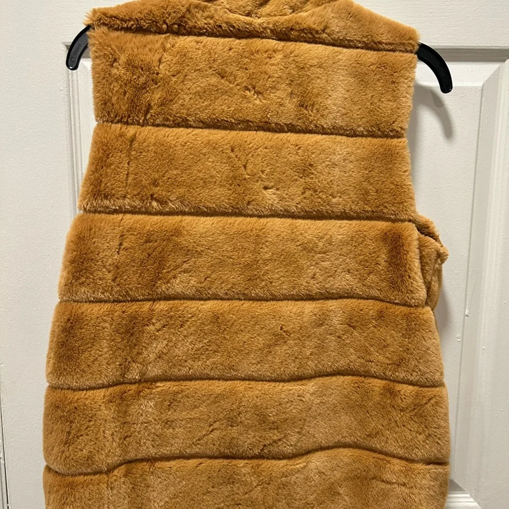 Cyrus Warm Brown Faux Fur Vest - Picture 4 of 4